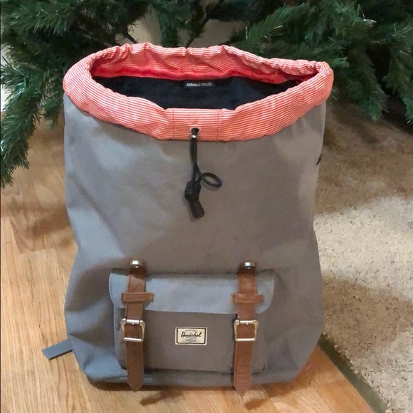 Herschel little America Backpack - Picture 3 of 16